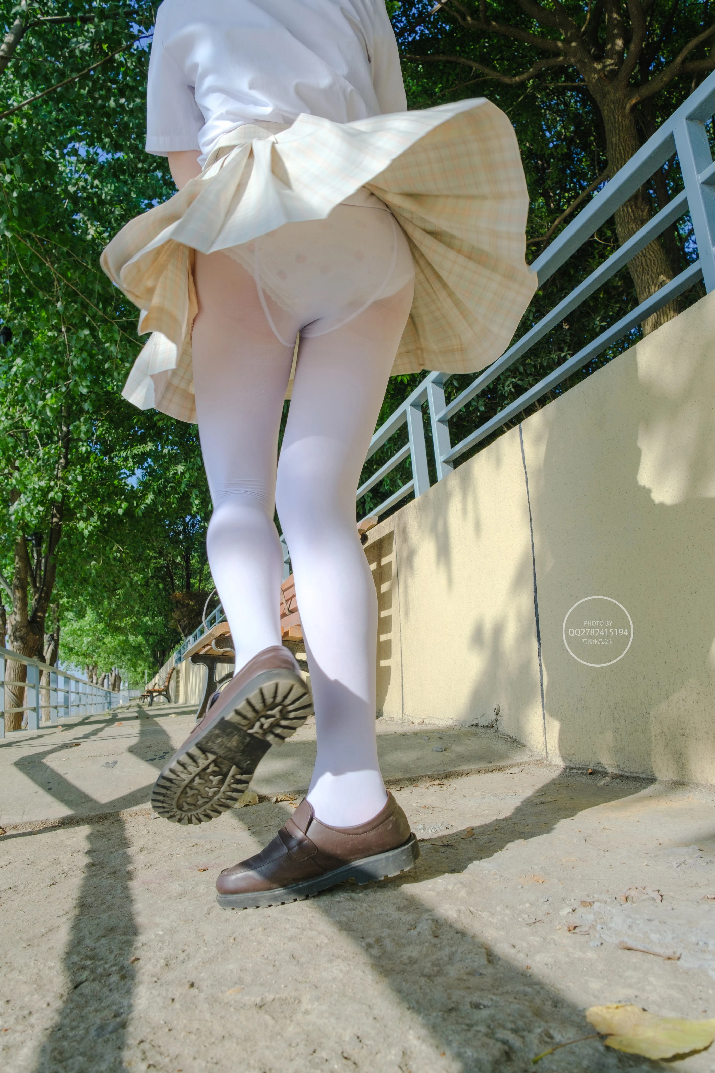 森萝财团 有料 NO.040 海边JK制服白丝 [95P]插图4